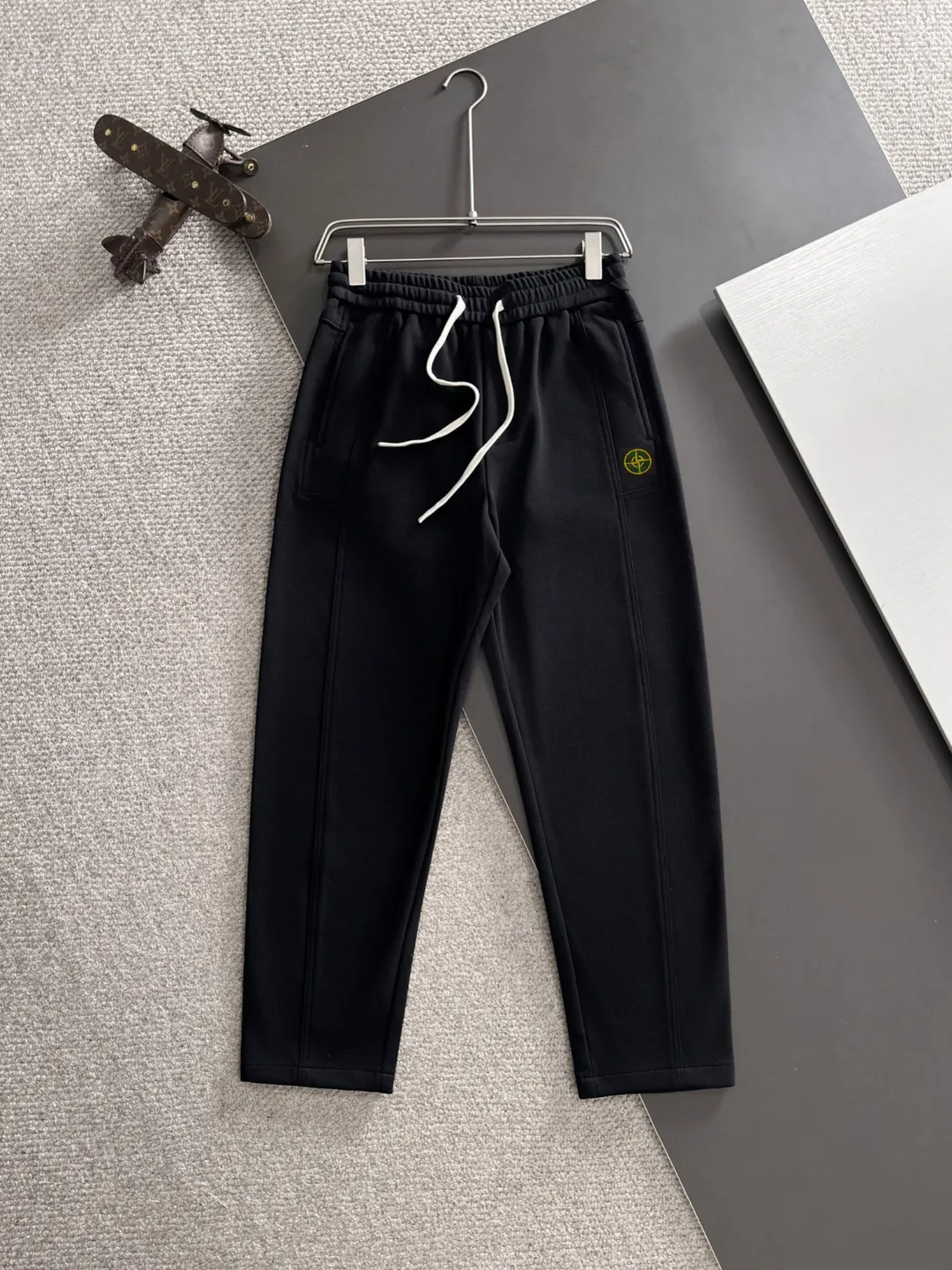 Next day shipping P360 Stone Island 2025 new autumn elastic band casual pants, thick counter-customized fabrics, high breathability and comfort, impeccable details, brand element design concept, reflecting high quality. It feels delicate and soft! It presents a casual cut and the upper body shape is great! Size: M-4XL